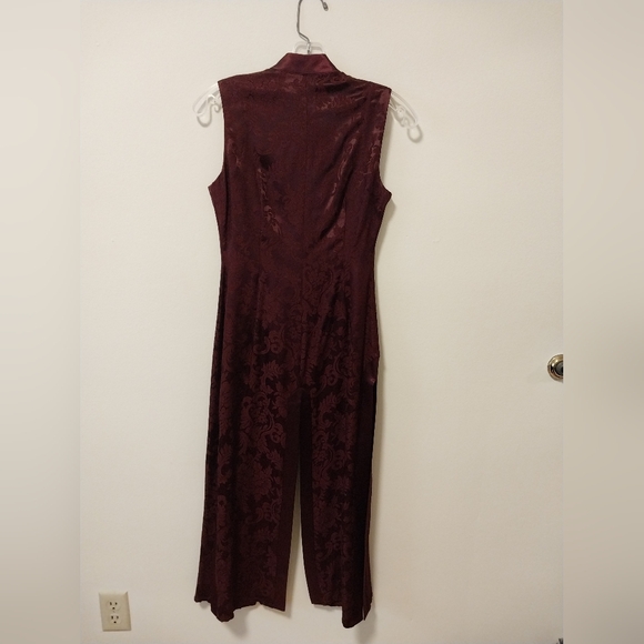 Very unique 2 piece set in the color of the season - burgundy! - Picture 3 of 10